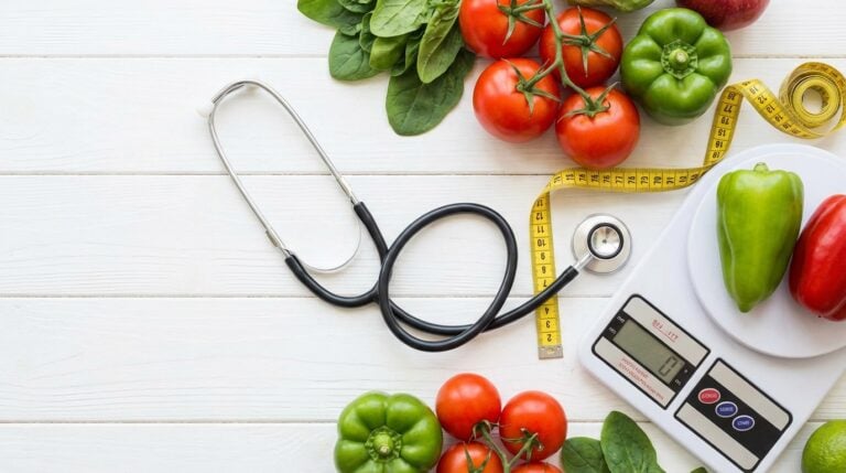 Debelost: kronična bolezen, ki zahteva celostno obravnavo